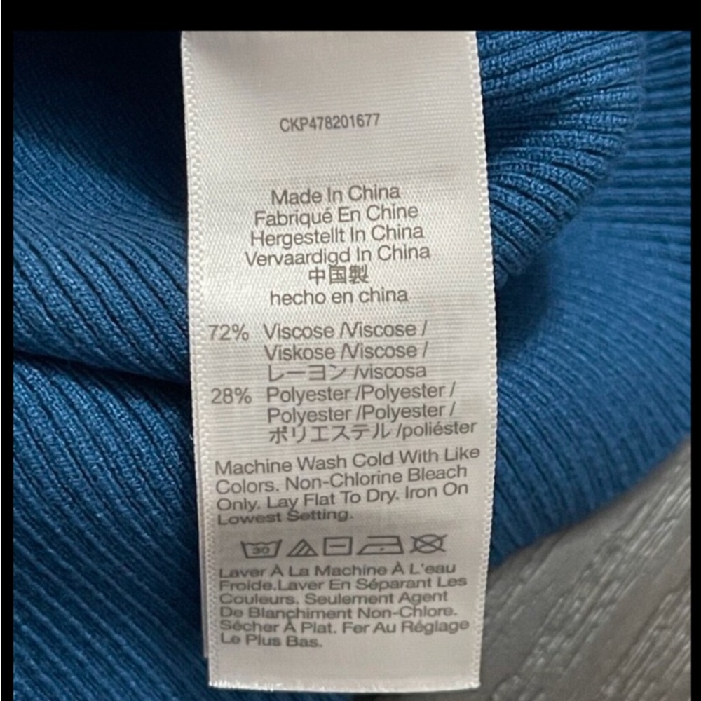 Sleeveless Ribbed High-Neck Tank Top - Blue - Picture 5 of 7